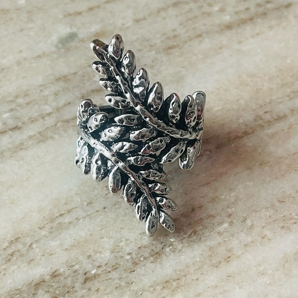 Statement Ring Leaf Ring Antique Silver Stretch Ring - Picture 2 of 7
